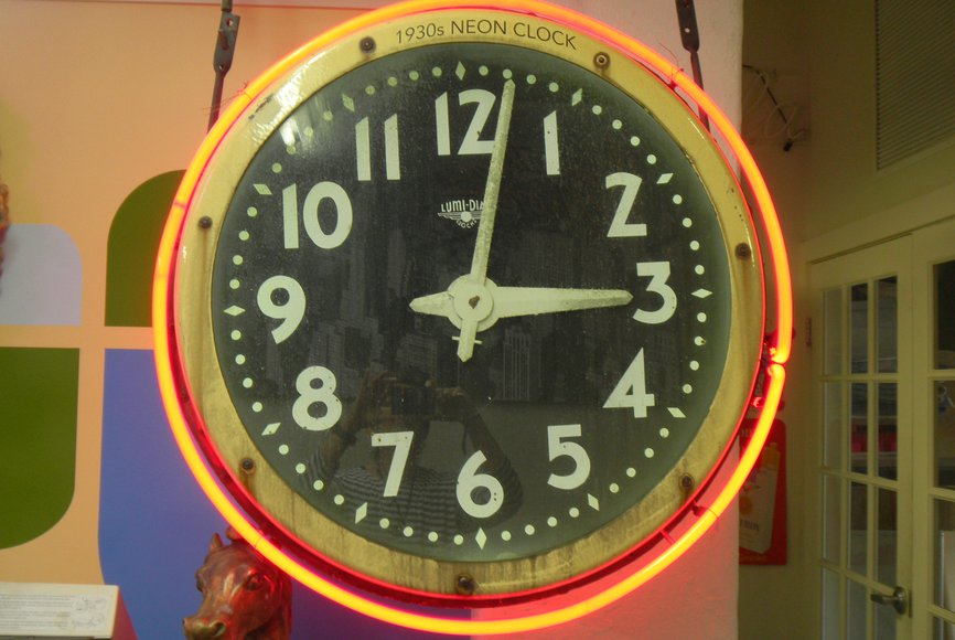 Clock - Vintage Lumi Dial